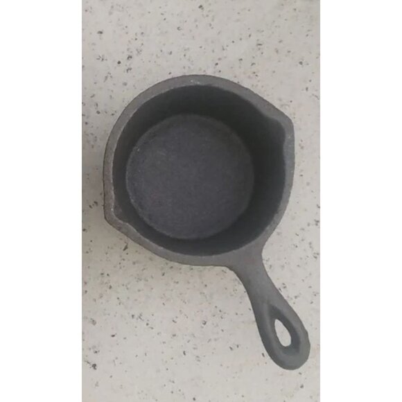 Vintage Black Cast Iron Mini Skillet With Handle - SET of 6 pieces - Great Gift - Picture 1 of 3